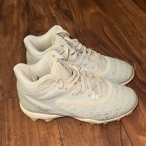 Under Armour Gray baseball cleats